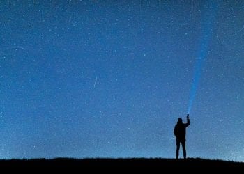 Zbliża się noc „spadających gwiazd”. Jak przygotować się do obserwacji?