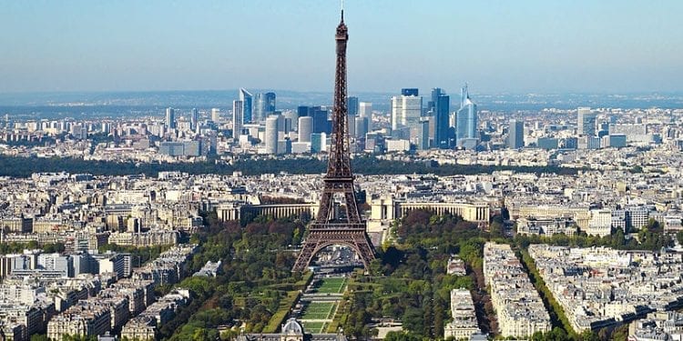 Francja: Poderżnął gardło mężczyźnie w autobusie. Pytał, czy mówi po arabsku