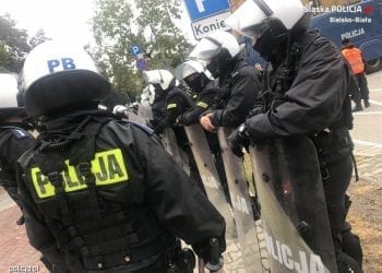 Bielsko-Biała: Kibice wbiegli na boisko. Zatrzymano siedem osób i to nie będzie koniec