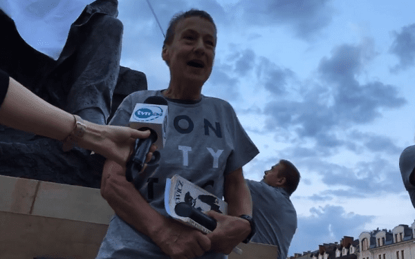 Prawnuczka Sienkiewicza broni konstytucji. „Jestem przekonana, że byłby zmartwiony” [WIDEO]