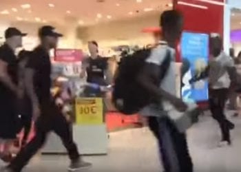 Paryż: Raperzy pobili się na lotnisku. Teraz Booba i Kaaris przerzucają się oskarżeniami [WIDEO]