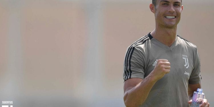 Chrzest Cristiano Ronaldo w Juventusie. Musiał zaśpiewać przed drużyną [WIDEO]