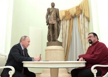 Steven Seagal z misją od samego Władimira Putina. Ma wspierać relacje z USA