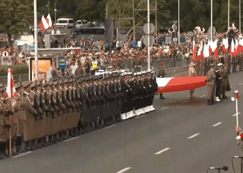 Wielka Defilada Niepodległości. Zobacz przemarsz wojsk ulicami Warszawy