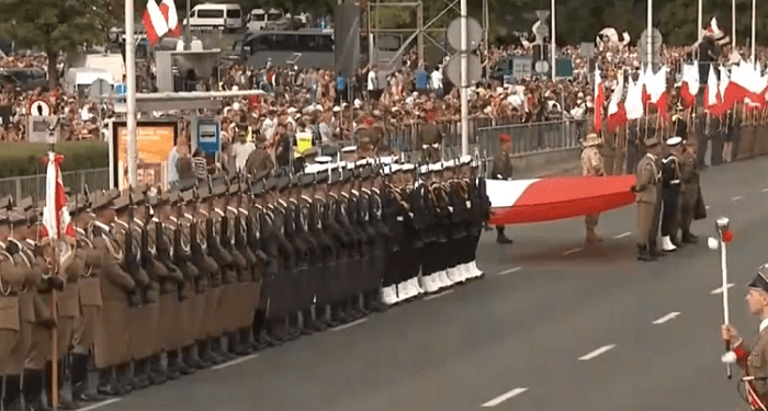 Wielka Defilada Niepodległości. Zobacz przemarsz wojsk ulicami Warszawy