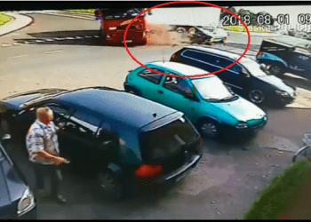 O krok od tragedii! Kierowca BMW zignorował znak STOP. Z impetem wjechał w ciężarówkę [WIDEO]