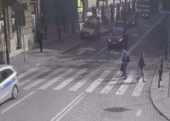 Gliwice: Potrącił kobietę na pasach. Policja publikuje nagranie