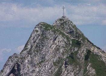 Kościelna fundacja chciała wypożyczyć… krzyż z Giewontu. Jest odpowiedź TPN