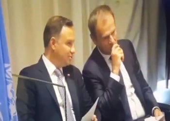 Duda i Tusk rozmawiali w przyjaznej atmosferze. Nagranie podbija sieć i mnoży domysły [WIDEO]