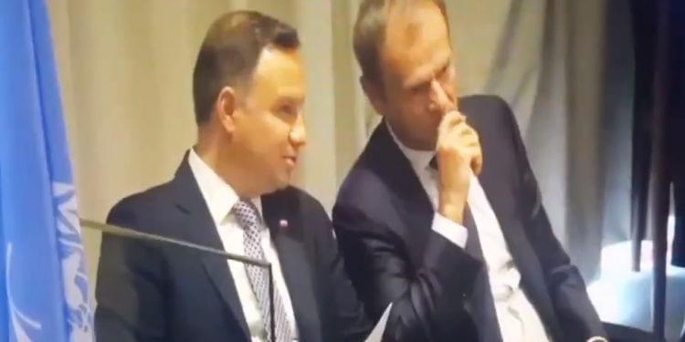 Duda i Tusk rozmawiali w przyjaznej atmosferze. Nagranie podbija sieć i mnoży domysły [WIDEO]