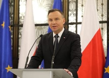 Przemówienie Andrzeja Dudy w liceum w Gdyni zagłuszone. W końcu prezydent zareagował