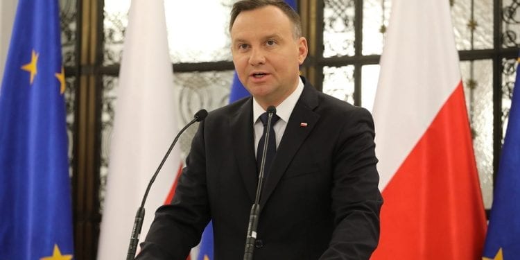 Przemówienie Andrzeja Dudy w liceum w Gdyni zagłuszone. W końcu prezydent zareagował
