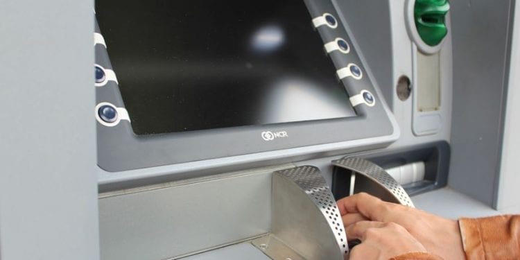 Nad ranem mieszkańcy usłyszeli potężny wybuch. Okazało się, że to… napad na bankomat. Złodzieje zabrali wszystkie pieniądze