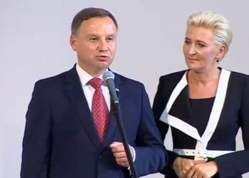 Przemówienie Dudy zagłuszane w gdyńskim liceum. Ostry komentarz posłanki PO. „Nie mogło się skończyć inaczej”