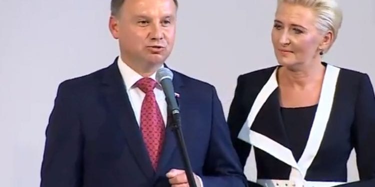 Przemówienie Dudy zagłuszane w gdyńskim liceum. Ostry komentarz posłanki PO. „Nie mogło się skończyć inaczej”