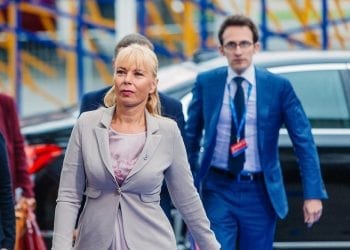 Elżbieta Bieńkowska kończy polityczną karierę!