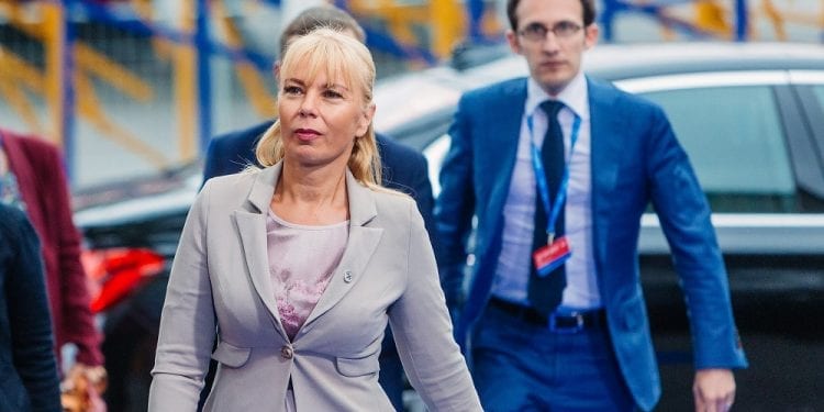 Elżbieta Bieńkowska kończy polityczną karierę!