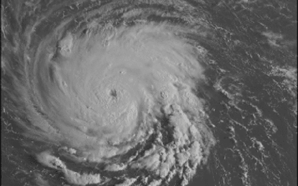 USA: Nadciąga huragan Florence. Ogłoszono stan nadzwyczajny [FOTO+WIDEO]