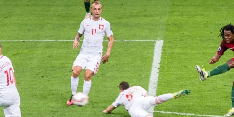 Kamil Grosicki w ostatniej chwili zerwał negocjacje z nowym klubem. Dziennikarz opisał dziwne zachowanie Polaka