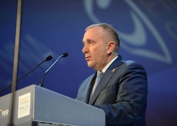 Schetyna atakuje Kaczyńskiego. „To nie są twoje pieniądze, nie masz prawa ich rozdawać”