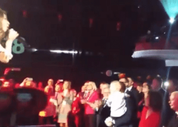 Jarosław Kaczyński bawił się przy muzyce rap. Nietypowa sytuacja na konwencji PiS [WIDEO]