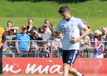 Robert Lewandowski chwali się córką. Piłkarz opublikował zdjęcia w mediach społecznościowych, internauci poruszeni [FOTO]