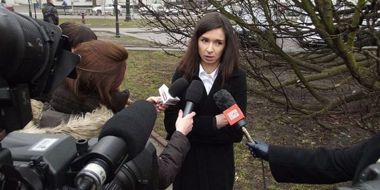 Złodziej ukradł auto Marty Kaczyńskiej. Po tym, co znalazł w środku… odstawił je pod komendę