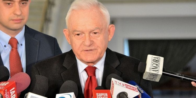 Wzruszający wpis Leszka Millera po pogrzebie syna. „Żyjemy obok śmierci”