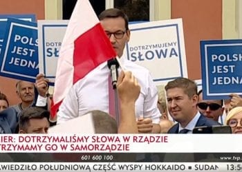 Na spotkanie z Morawieckim przybyli jego przeciwnicy. Reakcja premiera podbija internet [WIDEO]