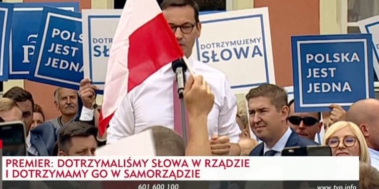 Na spotkanie z Morawieckim przybyli jego przeciwnicy. Reakcja premiera podbija internet [WIDEO]
