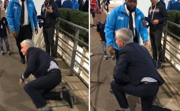 Jose Mourinho podbił internet. Portugalczyk przeskoczył przez ogrodzenie, a chwilę później leżał już twarzą na posadzce [WIDEO]