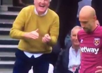 Zabawna wpadka piłkarza podczas meczu Premier League. Kibic na trybunach prawie udusił się ze śmiechu [WIDEO]