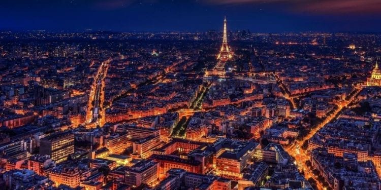 Paryż: atak nożownika przed kinem! Są poważnie ranni [WIDEO]