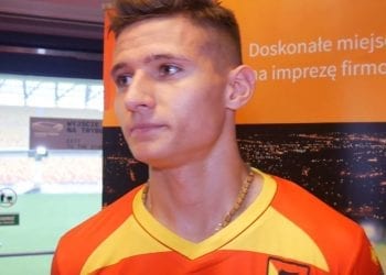 Młody polski piłkarz podpisał nowy kontrakt i… kupił mercedesa. Trener się wściekł