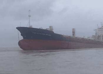 „Statek widmo” krążył u wybrzeży. Nikt nie wie, dlaczego został opuszczony