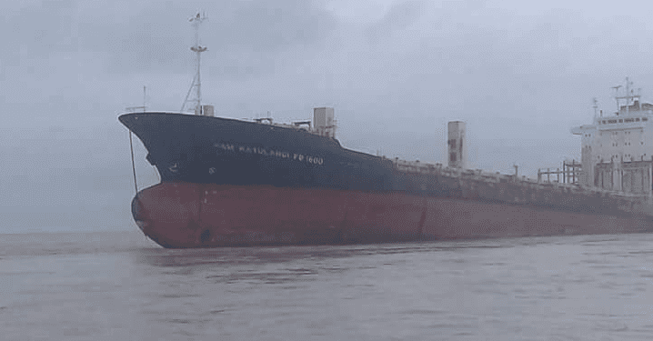 „Statek widmo” krążył u wybrzeży. Nikt nie wie, dlaczego został opuszczony