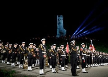 Westerplatte: Adamowicz wygwizdany za słowa o „podważaniu obecności Polski w UE” [WIDEO]