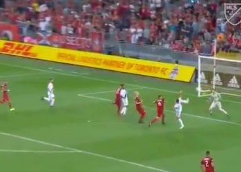 Ibrahimović strzelił gola numer 500 w karierze. I zrobił to w niesamowitym stylu [WIDEO]