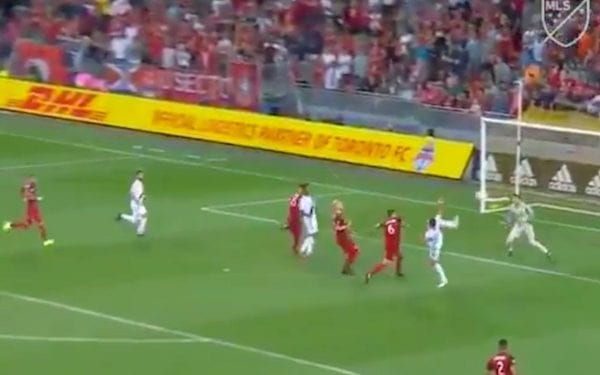 Ibrahimović strzelił gola numer 500 w karierze. I zrobił to w niesamowitym stylu [WIDEO]