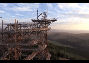 Niezwykła atrakcja tuż przy polskiej granicy. Budzi kontrowersje i jednocześnie zachwyca [WIDEO]