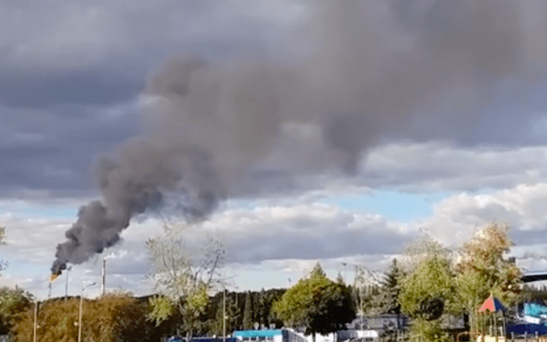 W rafinerii w Płocku doszło do awarii. Czarny dym nad budynkami, mieszkańcy zaniepokojeni [WIDEO]