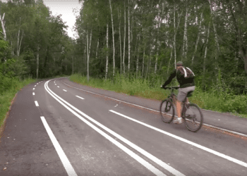 Powstała pierwsza w Polsce autostrada dla rowerów. Będą kontrole policyjne i ograniczenie prędkości [WIDEO]