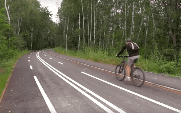 Powstała pierwsza w Polsce autostrada dla rowerów. Będą kontrole policyjne i ograniczenie prędkości [WIDEO]