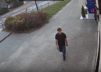 Gdańsk: Atak na synagogę. Policja publikuje wizerunek sprawcy i prosi o pomoc [FOTO+WIDEO]