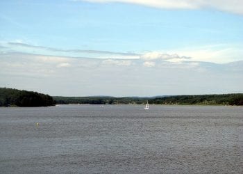 Wędkarz został wciągnięty do wody przez rybę. „Miałem branie”