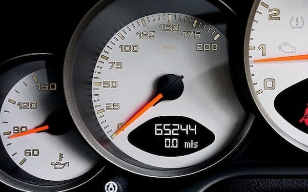 To koniec „cofania” liczników w samochodach? Rząd przyjął przełomową ustawę