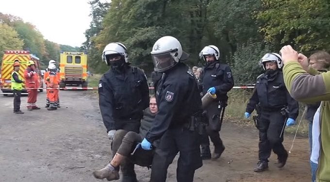 Wycinka w lesie Hambach. Tragiczna śmierć dziennikarza zatrzymała policję