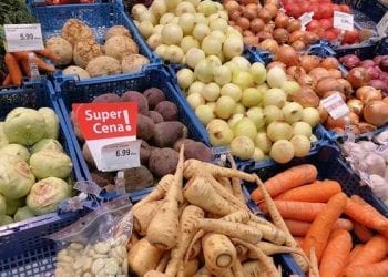 Badanie: Warzywa i owoce w promocji kupujemy w dyskontach. Bez rabatów – na bazarach