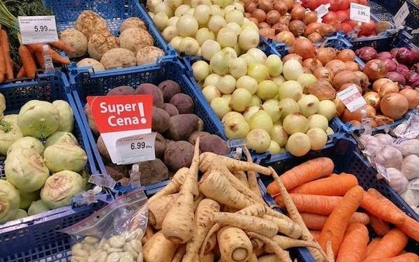 Badanie: Warzywa i owoce w promocji kupujemy w dyskontach. Bez rabatów – na bazarach