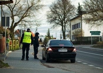 Policjanci zatrzymali kierowcę do rutynowej kontroli. Otworzyli bagażnik i ujrzeli zwłoki kobiety